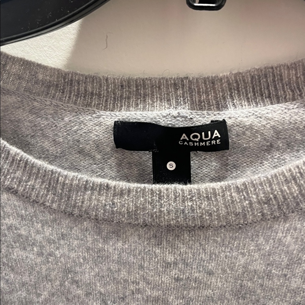 Aqua Cashmere Light Gray Sweater - Picture 2 of 3